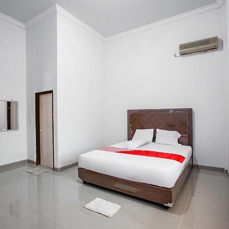 Oyo 92587 Homestay Romauli Kampung Radja Jambi Exterior photo