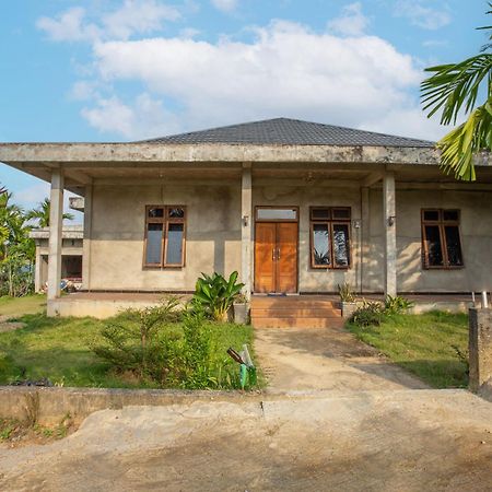 Oyo 92587 Homestay Romauli Kampung Radja Jambi Exterior photo