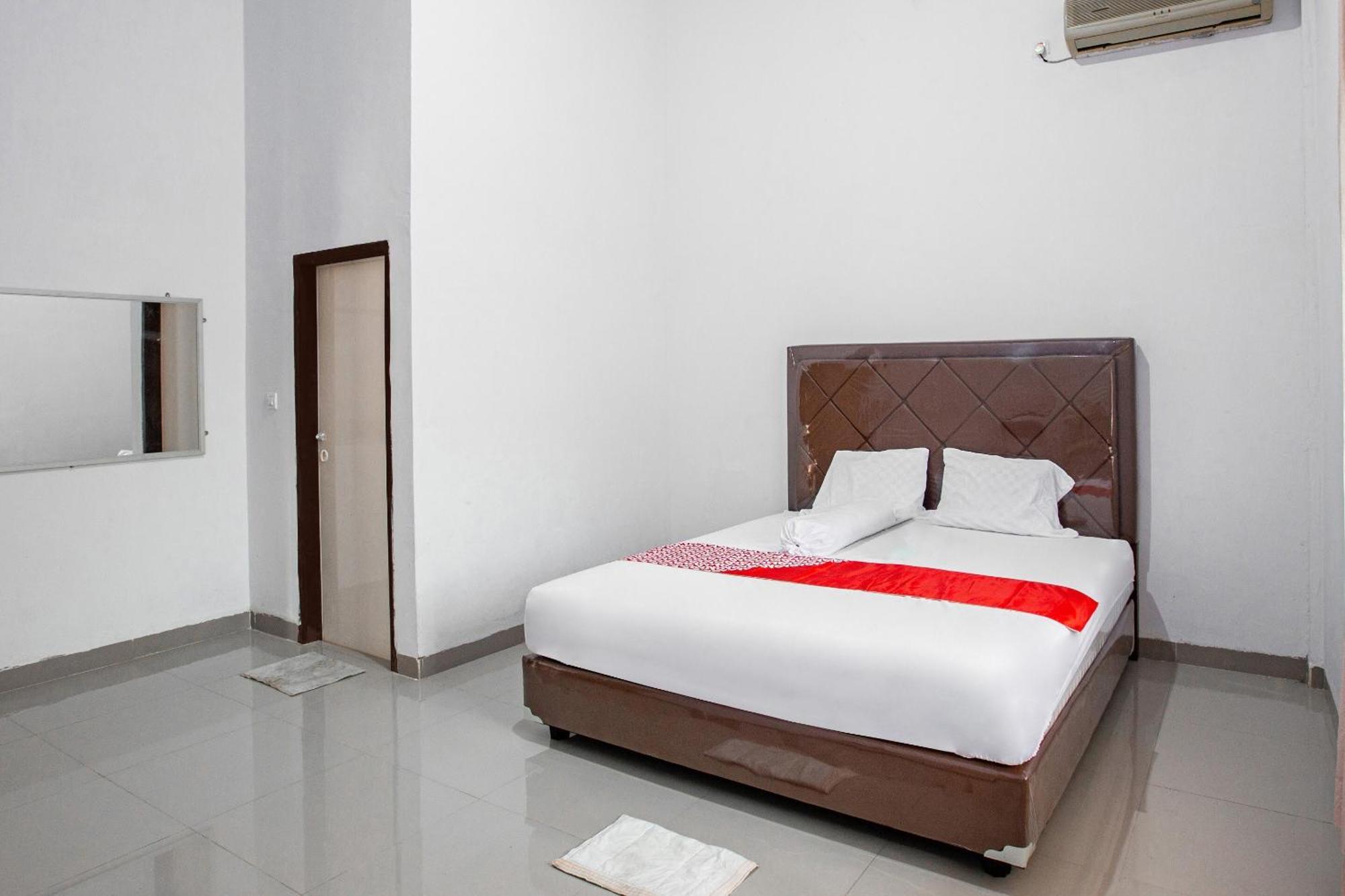 Oyo 92587 Homestay Romauli Kampung Radja Jambi Exterior photo