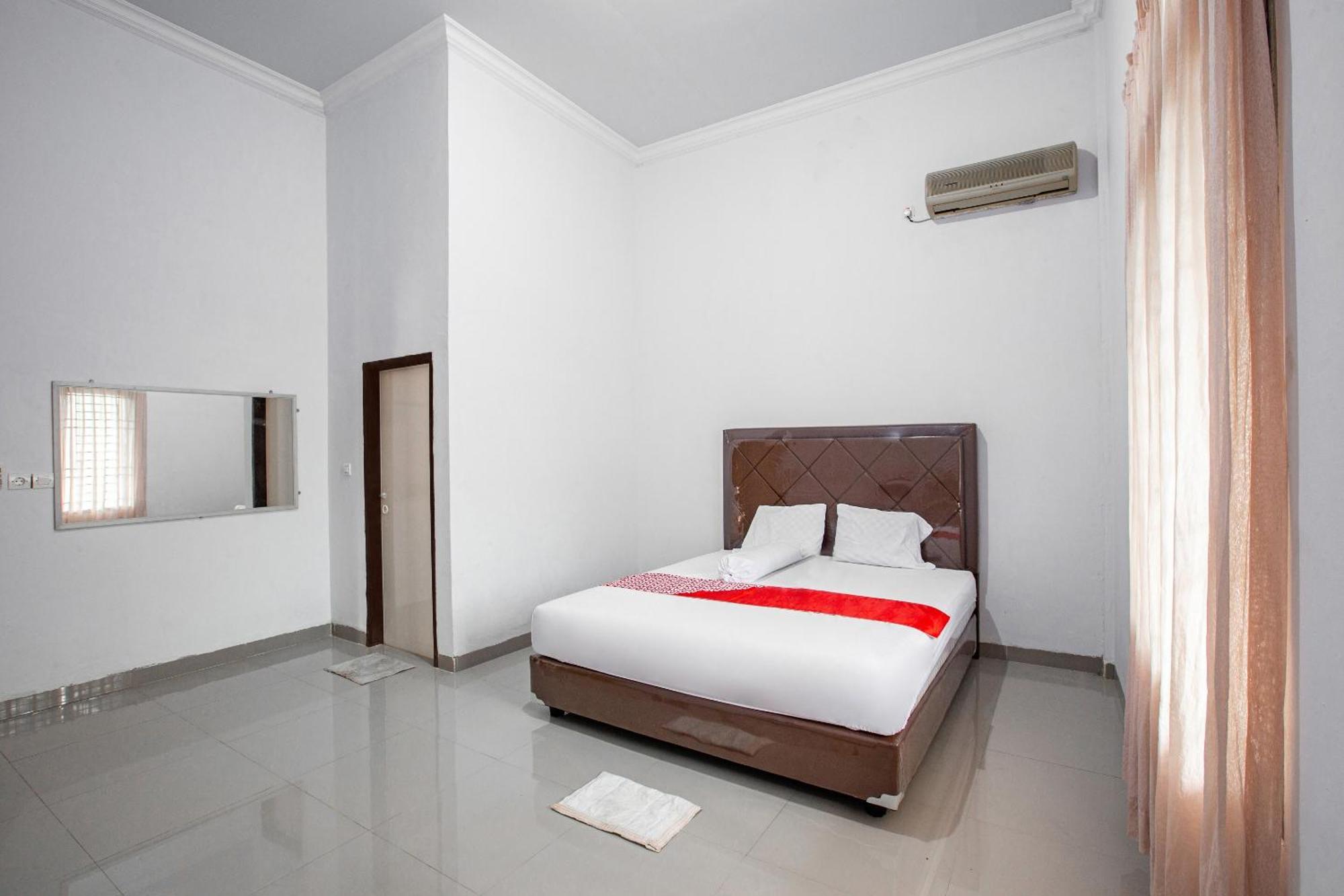 Oyo 92587 Homestay Romauli Kampung Radja Jambi Exterior photo