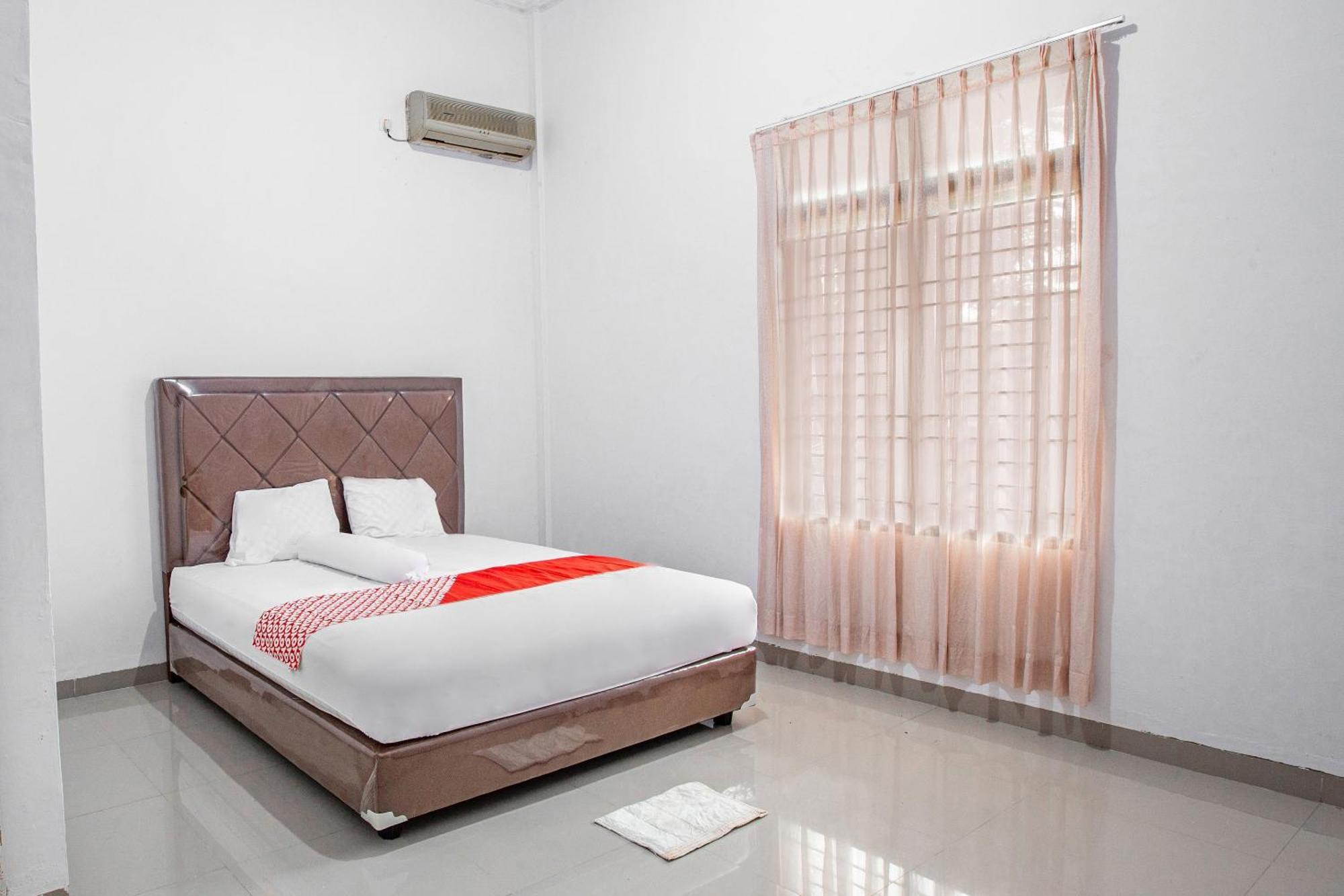 Oyo 92587 Homestay Romauli Kampung Radja Jambi Exterior photo